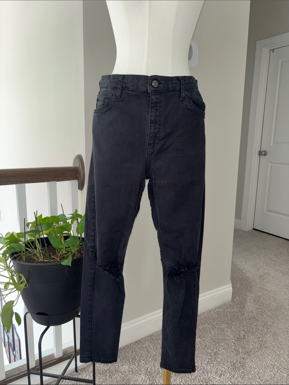 Women's Black Slim Jeans - Distressed Knee Detail